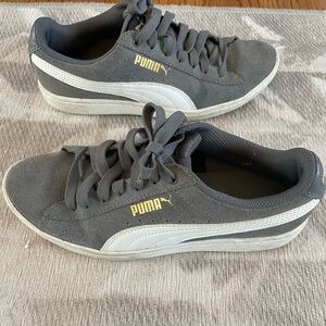 Puma size 6 sneakers